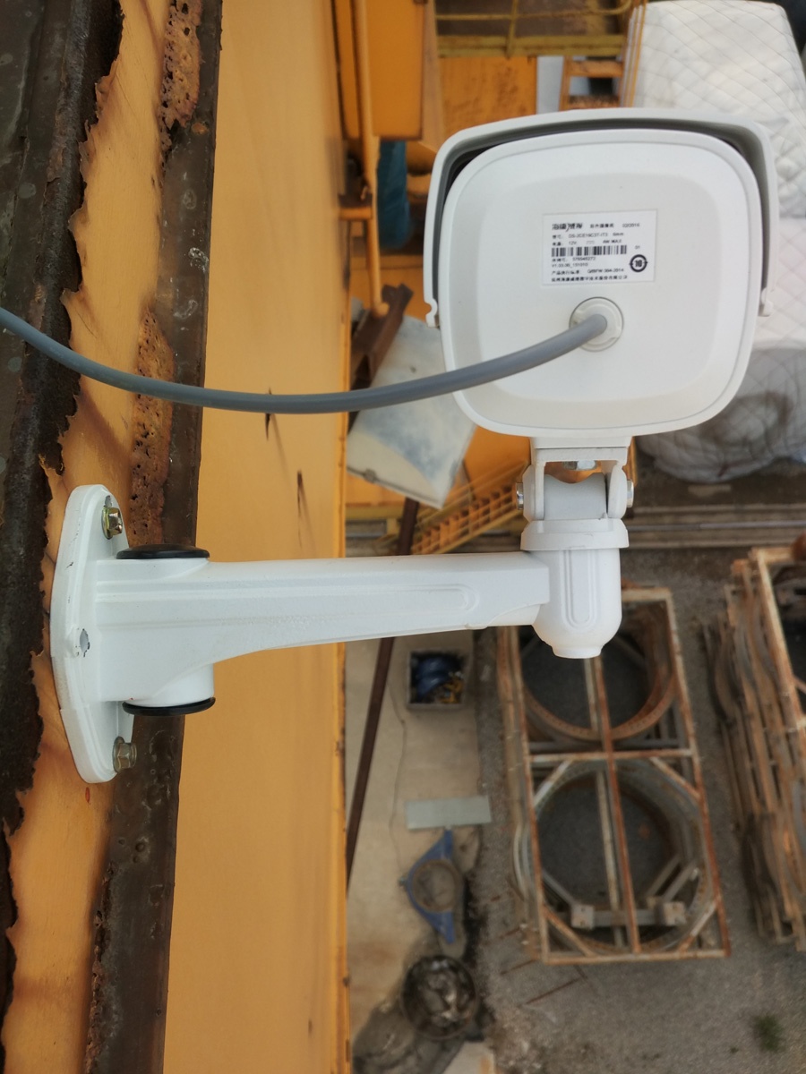 連云港門(mén)式起重機(jī)監(jiān)控系統(tǒng)安裝現(xiàn)場(chǎng)三